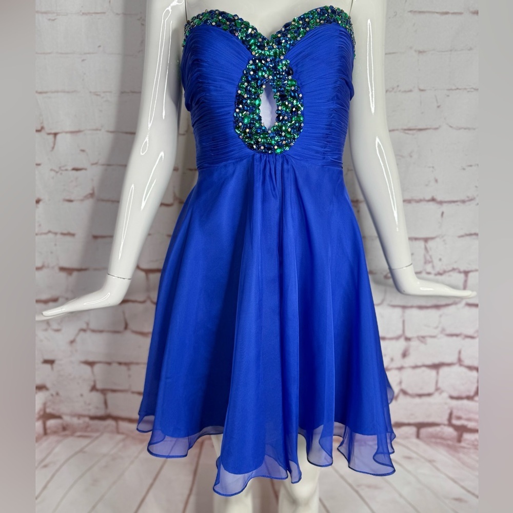 SHERRI HILL Quinceanera Blue Beaded Neckline Pintuck Bodice Chiffon Gown Size 10